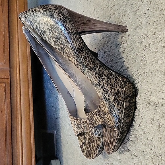 Kenneth Cole faux snake skin  peep toe leather heel 8.5 - Picture 5 of 7